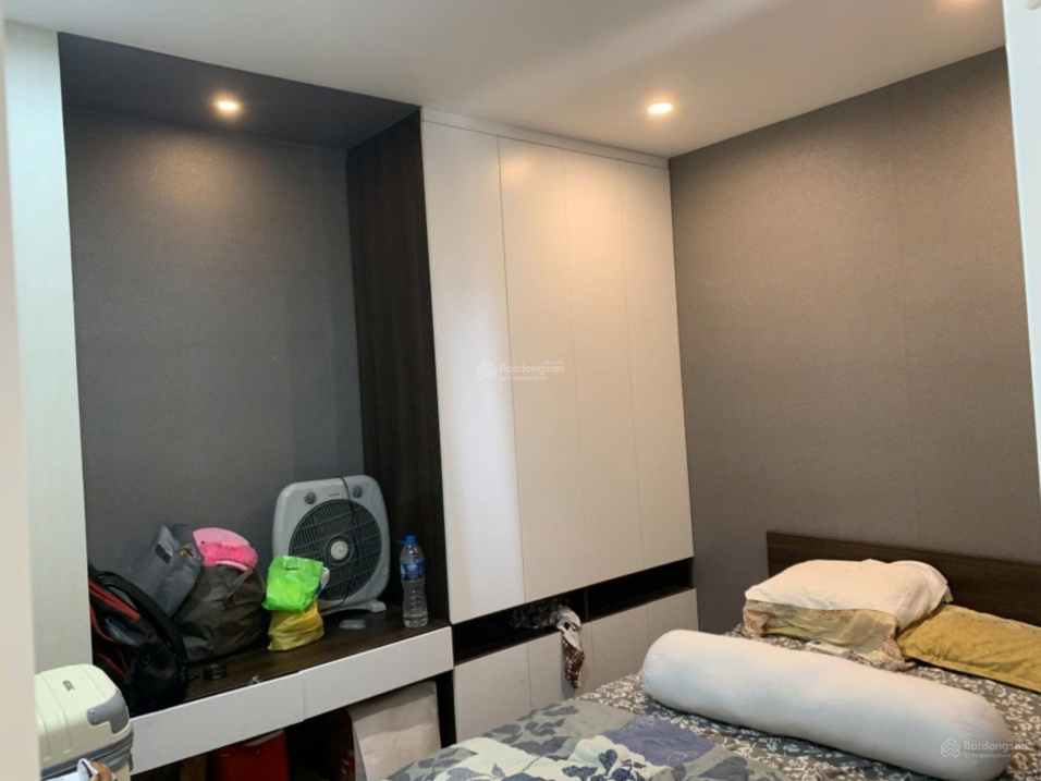 Cho thuê căn hộ 2 phòng ngủ The Gold View, giá 16 triệu diện tích 65m2, Quận 4