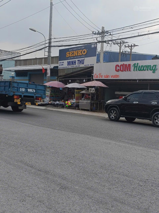 Diện tích ~400m2 1 trệt 1 lầu. Khu đông dân cư