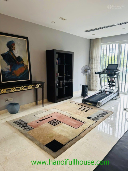 Biệt thự 650m2 có 5 phòng ngủ, sân vườn rộng, đủ đồ ở Ciputra cho thuê