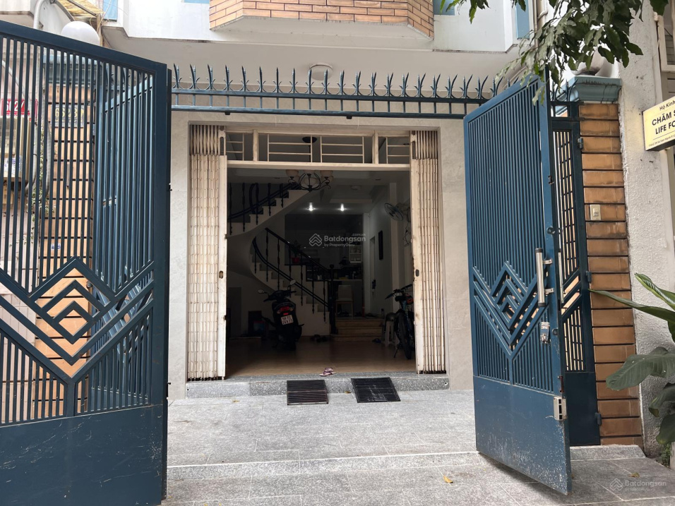Cho thuê ngay căn nhà đắc địa ngay trung tâm Q.10. Vị trí vàng chỉ cách Vạn Hạnh Mall 2 phút đi bộ,