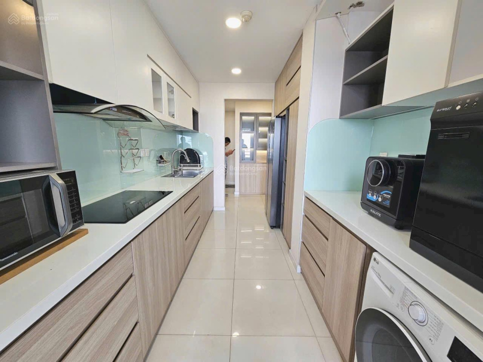 Cần bán nhanh căn hộ Sunrise City North số 27 Nguyễn Hữu Thọ