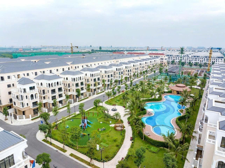Hot hot hot - Quỹ hàng chuyển nhượng tháng 2 rẻ nhất VHOP2 - The Empire. Hotline: 0979 996 ***