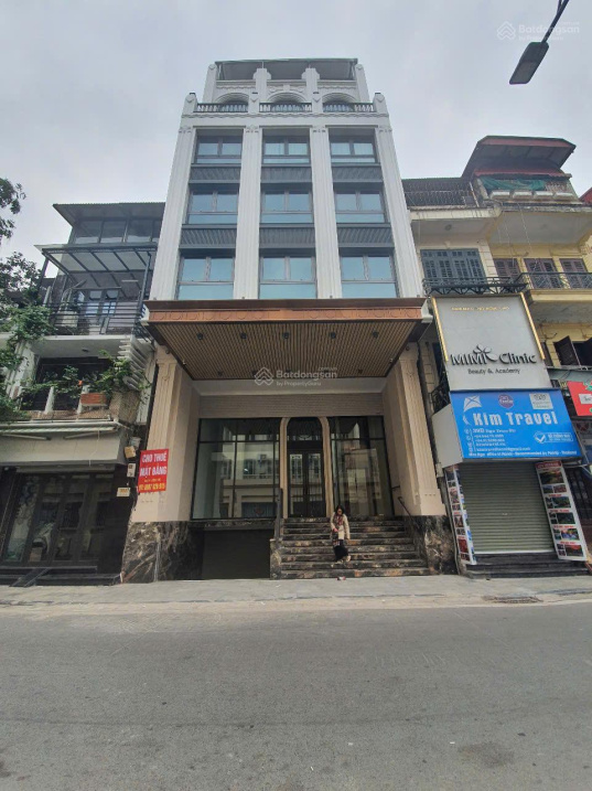 Chính chủ cho thuê T1 nhà mặt phố tại 37 - 39 Ngõ Trạm, Hàng Bông, Hoàn Kiếm, Hà Nội