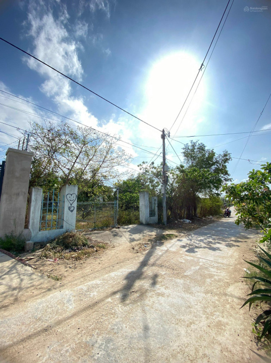 Đất rẻ 2tr3/m2 Vạn Phú, Vạn Ninh KKT Vân Phong. Đường ôtô, dân cư đông. Mua xây nhà vườn rất đẹp