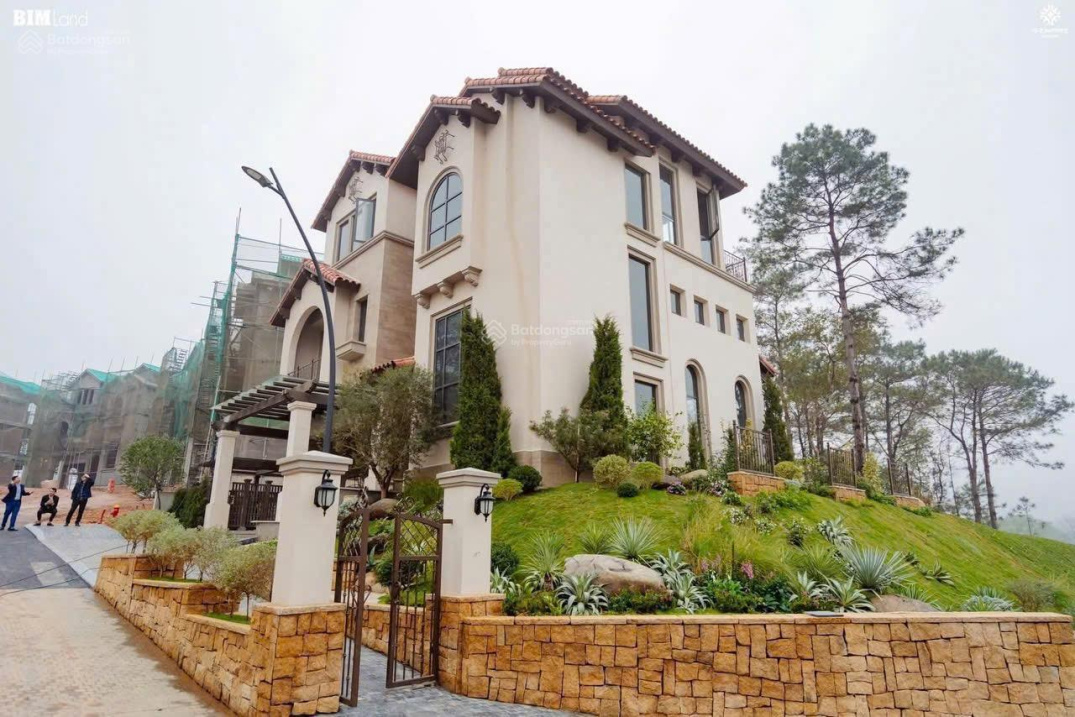 Duy nhất 1 căn biệt thự view rừng thông, cạnh hồ, gần clubhouse 6 sao 340m giá từ 12.9 tỷ