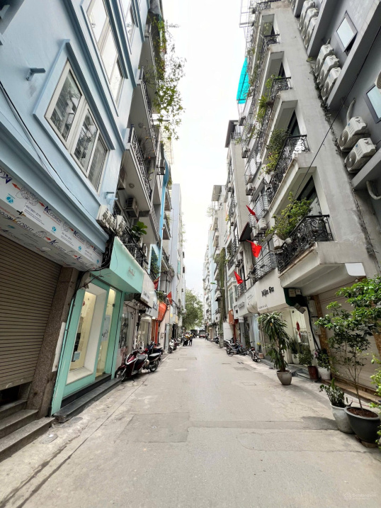Cho thuê nhà phố đặng văn ngữ, 6 tầng, 65/70 m2. Ô tô đỗ cửa. Giá 43 triệu/1 tháng. LH: 0972 682 ***