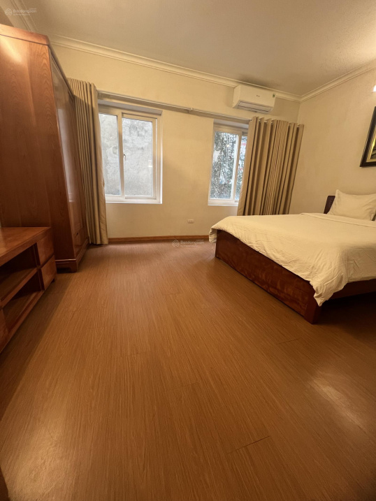 Cho thuê căn hộ 1 ngủ 1 khách 82 văn cao full nội thất vài bước ra hồ giá 7.5tr / thg