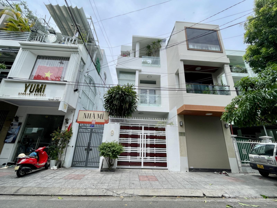 Nhà đẹp 3 tầng mặt tiền Mê Linh TP Nha Trang - Sổ hồng hoàn công - Cách biển chỉ 5p