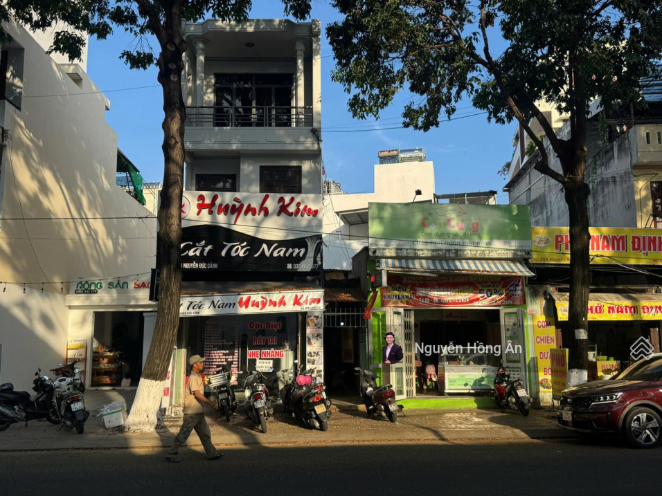 Hiếm bán nhà ngang 9,7m mặt tiền Nguyễn Đức Cảnh - Nở hậu vuông vức dòng tiền 30tr/ tháng