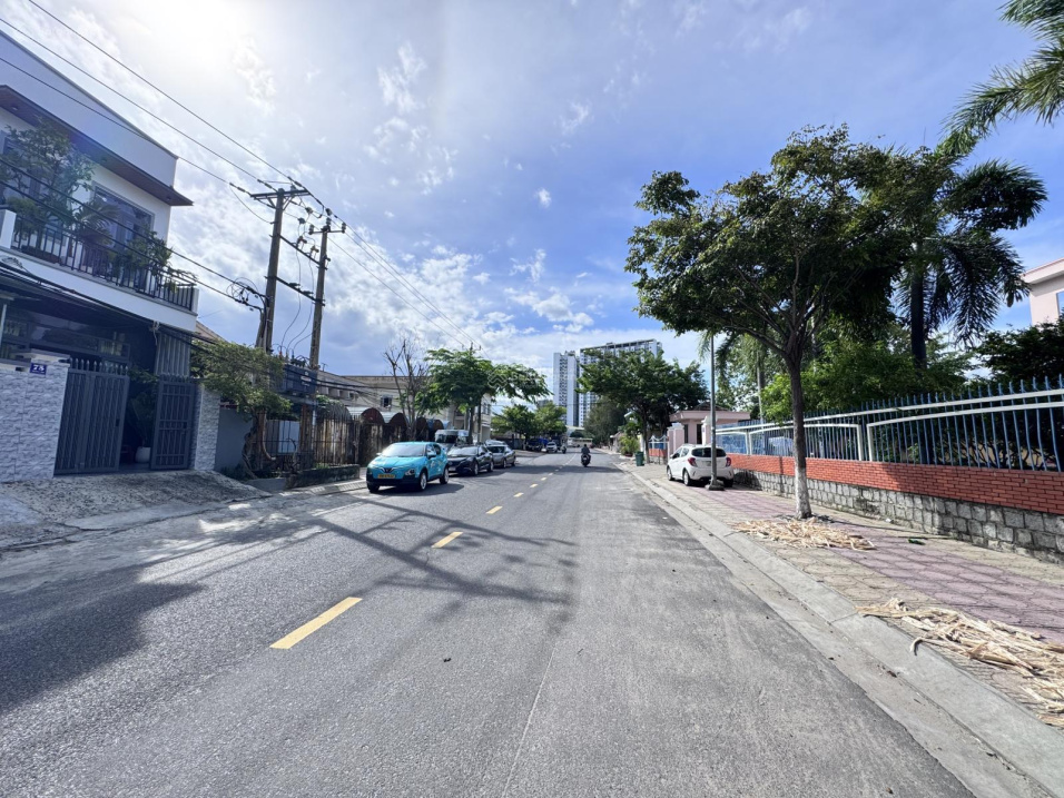 Bán lô đất đẹp 3 mặt tiền Trường Sơn, Phường Nam Nha Trang, cách biển 1km