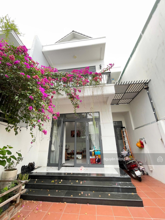 Nhà Nha Trang thiết kế đẹp có sân oto 120m2 ngang 6m rộng rãi gần TTTP full nội thất, giá chỉ 4 tỷ