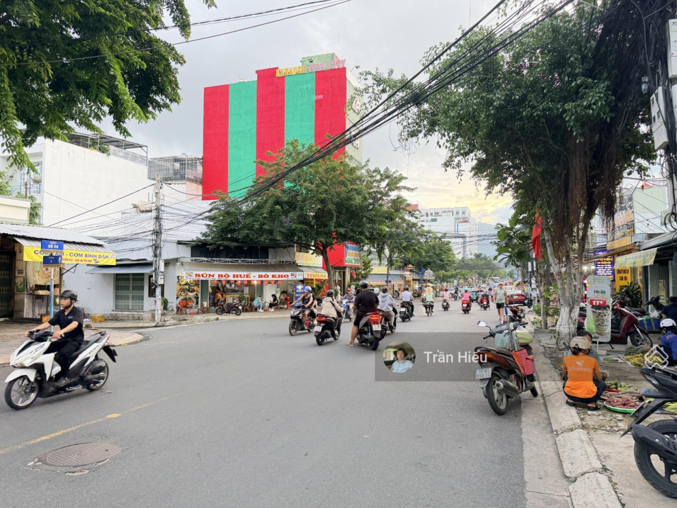 Chính chủ bán lô góc Đường Số 28 trục nối thông qua Sun Group. Đang có sẵn dòng tiền cho thuê