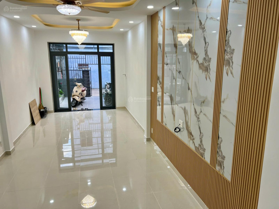 Bán nhà 3 tầng đường Hồ Xuân Hương TTTP Nha Trang, gần biển, gần chợ, sổ đỏ hoàn công