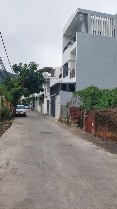 Bán đất đẹp gần biển đường Sử Hy Nhan, Vĩnh Hòa, Nha Trang. DT 90.7m2 ngang 5.2m sạch đẹp gần biển
