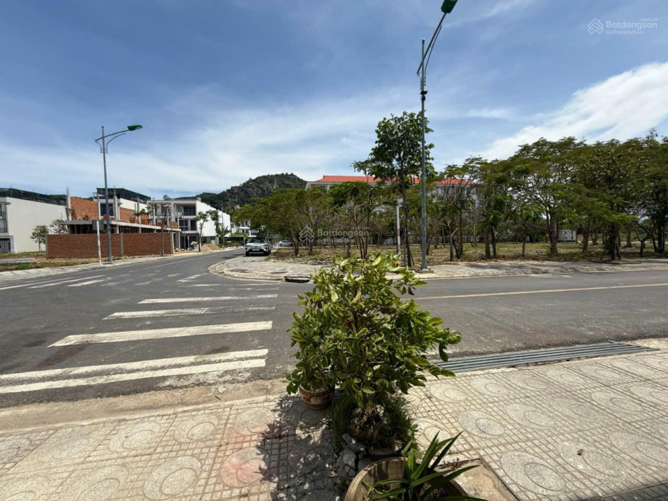 Bán lô đất đẹp đường A4 đối diện công viên cây xanh KĐT Nam Vĩnh Hải 100m2, tiện ích đầy đủ, 4,2 tỷ