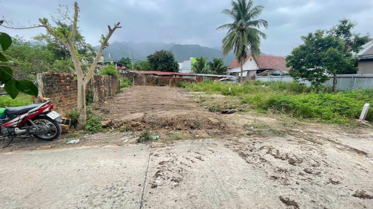 Bán nhanh lô đất đẹp hẻm Bình Hòa, đường oto 4,5m, DT 98,5m2 có thổ cư, khu vực cao ráo, 1tỷ990tr