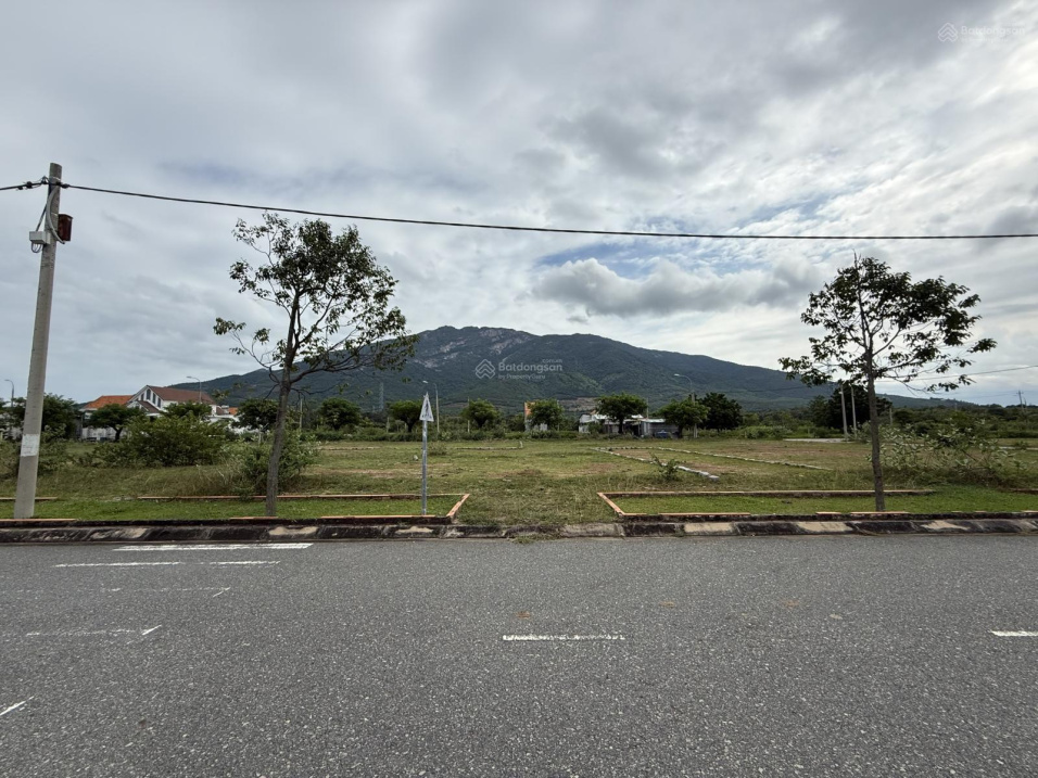 Cần tiền bán gấp lô đất TĐC Ninh Long, phù hợp đầu tư, diện tích: 200 m2, LH: 0926 895 ***