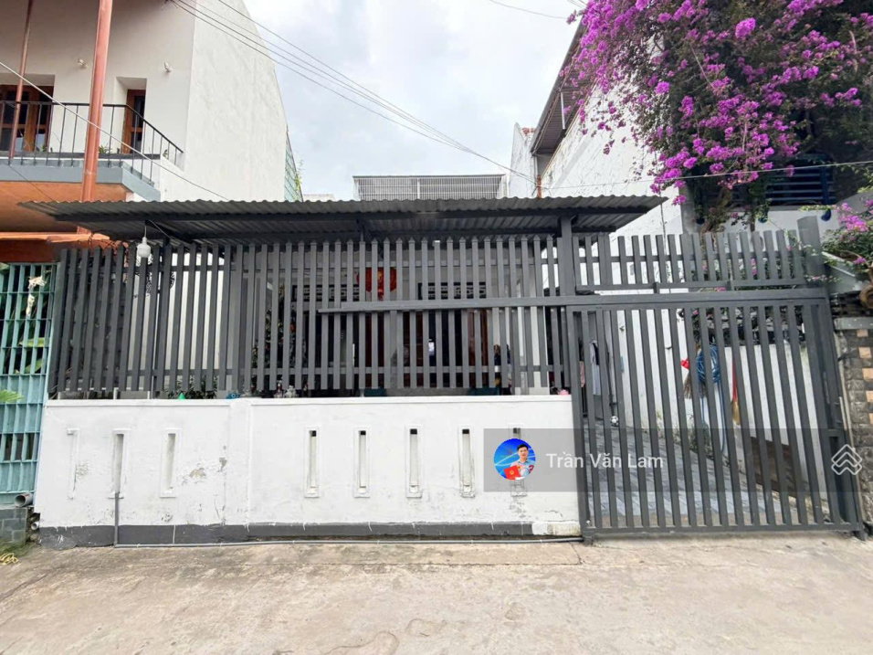 Quá rẻ - bán đất tặng nhà ngang 7,9m hẻm ô tô Nguyễn Biểu khu dân trí cao, Bắc Nha Trang