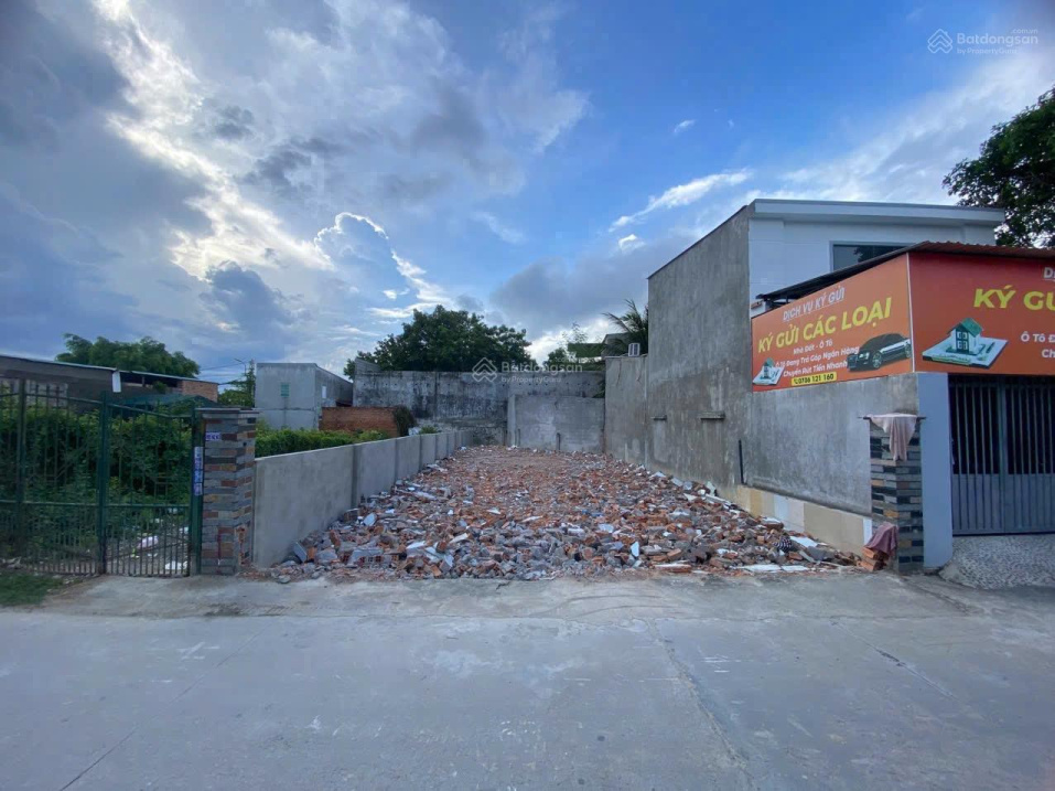 Bán đất mặt tiền đường Phú Trung giá siêu rẻ, thích hợp làm nhà vườn, biệt thự, thổ cư 100%