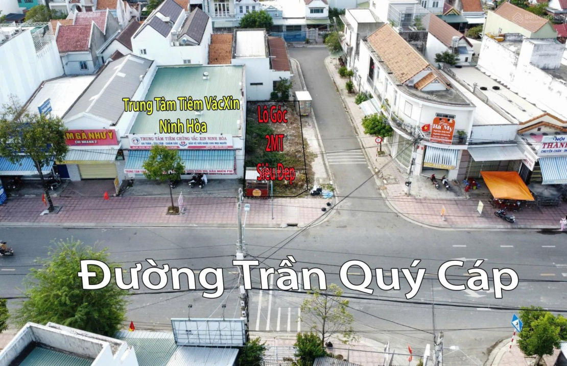 Lô góc Đường Trần Quý Cáp, kế bên phòng tiêm chủng vacxin