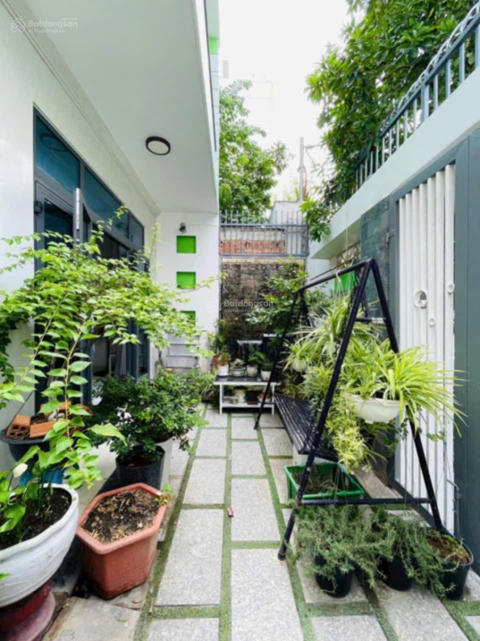 Bán nhà mặt tiền Lê Chân Phước Tân Nha Trang hướng Tây Bắc mua vào ở ngay