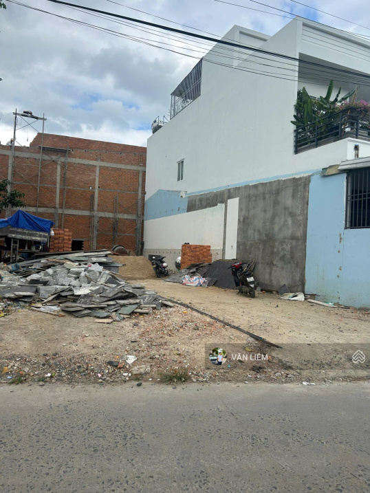 Lô đất mặt tiền đường Hoàng Minh Thảo trung tâm của xã Phước Đồng. Cách chợ trường học UB xã 50om