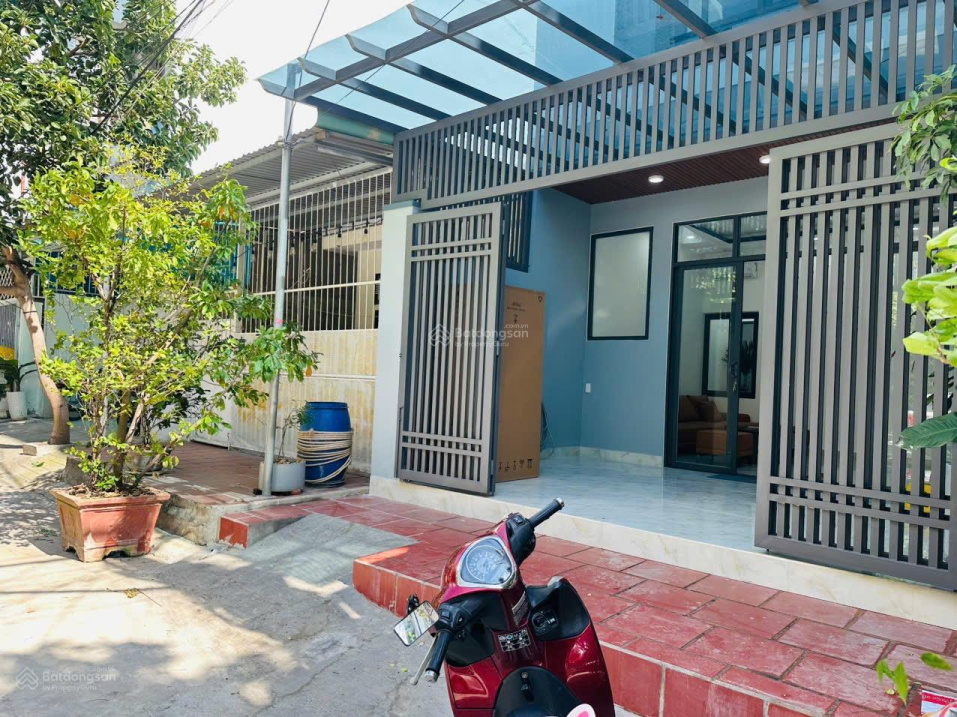 Bán nhà gần biển Nha Trang 800m mặt đường D4 11m thông Lê Thanh Nghị nhà mới 2 tầng 8,3 tỷ