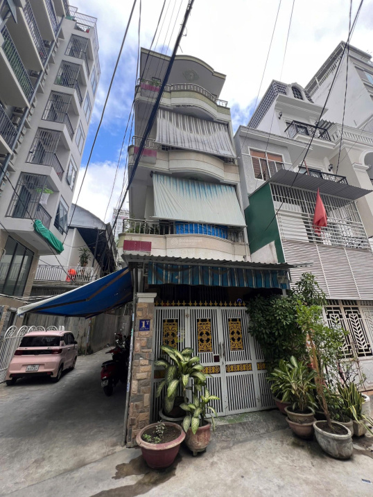 Bán nhà phố Hùng Vương Nha Trang 3 mặt thoáng gần biển giá đầu tư tốt