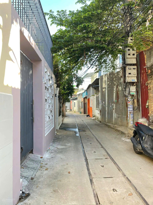 Chính chủ cần bán nhà hẻm xe hơi đường Xóm Chiếu, gần siêu thị GO Nha Trang, sổ hồng sang tên ngay