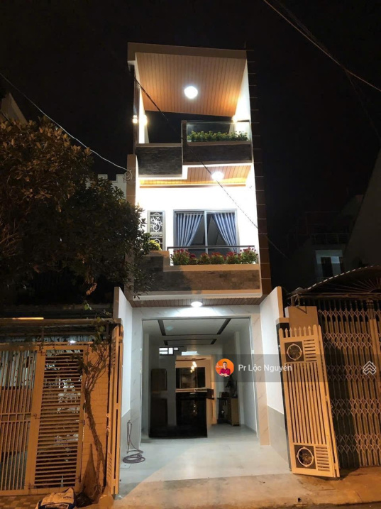 Bán nhà 3 tầng mặt tiền Đường Hồng Lĩnh trung tâm TP Nha Trang