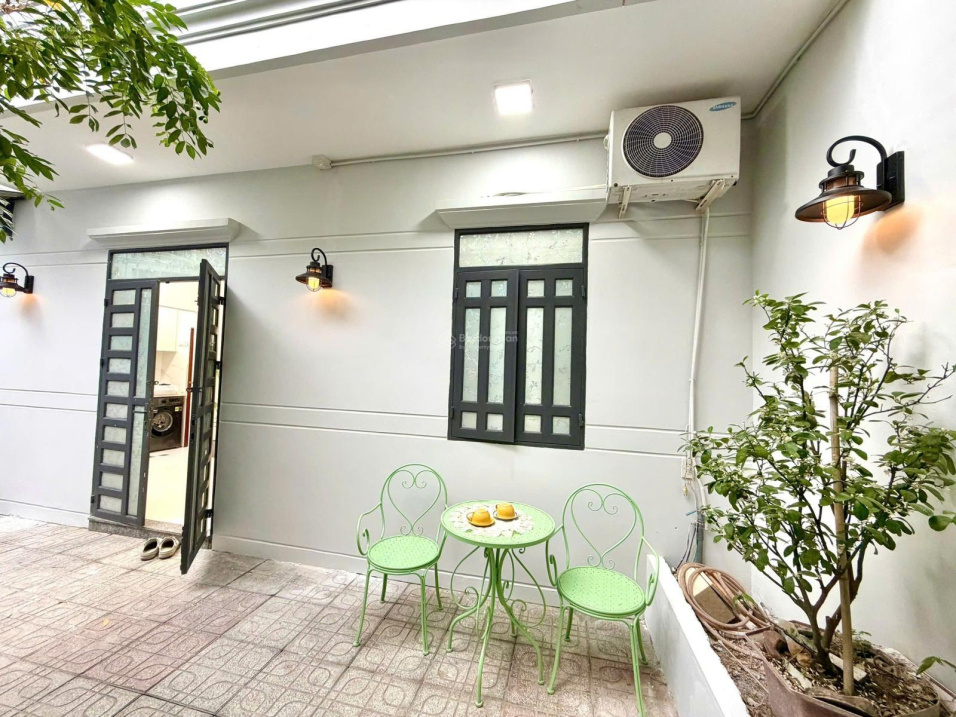 Bán nhà hẻm Đoàn Trần Nghiệp, 3,35 tỷ, 50m2 view đẹp giá tốt. Cách bãi tắm Hòn Chồng 400m