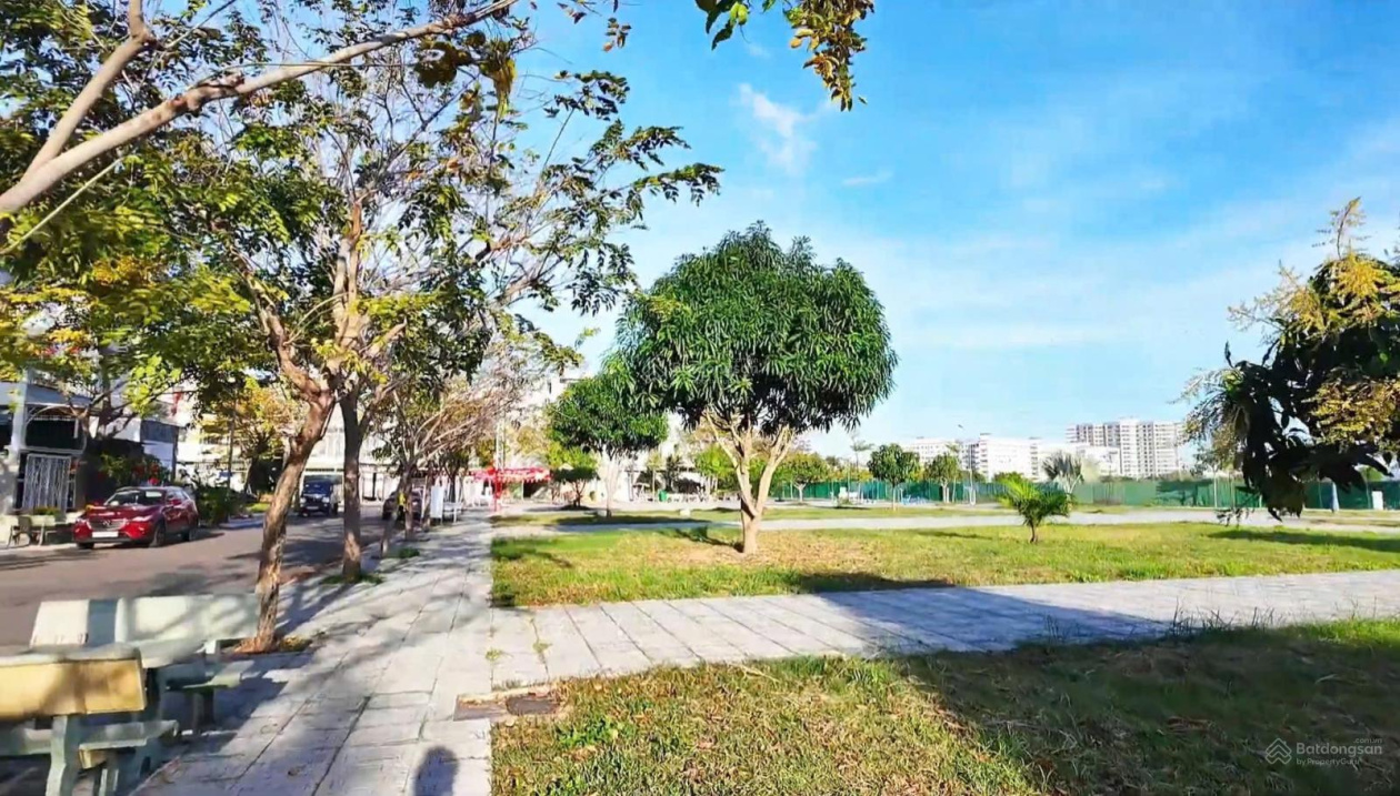 Hiếm lô góc view công viên và Sungroup Nha Trang có sổ đỏ