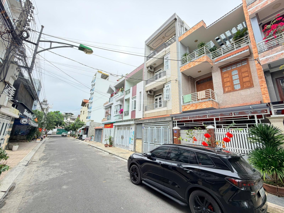 Nhà phố Phan Vinh Phường Nha Trang (97.5m2). Giá tốt 8,99tỷ