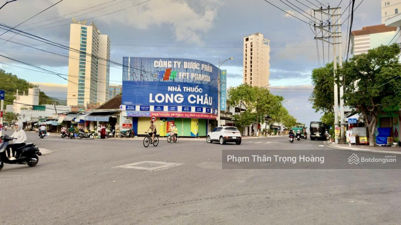 Bán đất lô góc ngã tư Đường 20m, phường Bắc Nha Trang, cách biển 1 phút, đang cho thuê 30trđ/tháng