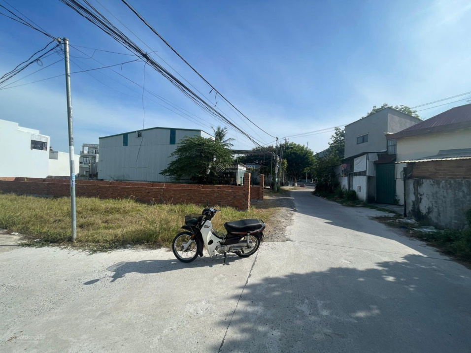 Lô góc hai mặt tiền Trần Đăng Ninh Phước Đồng phường Nam Nha Trang, DT 192.4m2 ngang 6m