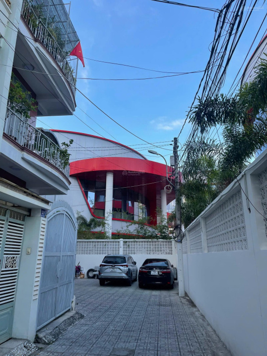 Bán căn hotel mini giá tốt TTTP Phương Sài, sẵn dòng tiền, hẻm ô tô 3,5m, tiện tích đầy đủ, 10tỷ TL