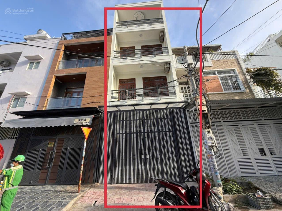 Nhà 4 tầng, cách biển Nha Trang 900m, ngay khu Học Viện Hải Quân. Gần công viên chỉ 8,8 tỷ