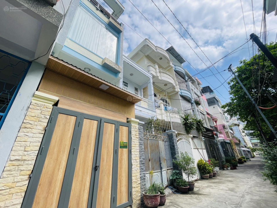 Bán nhà 3 tầng + tum 32m2 hẻm Hàn Thuyên, cách biển Trần Phú chỉ 3' đi bộ 2