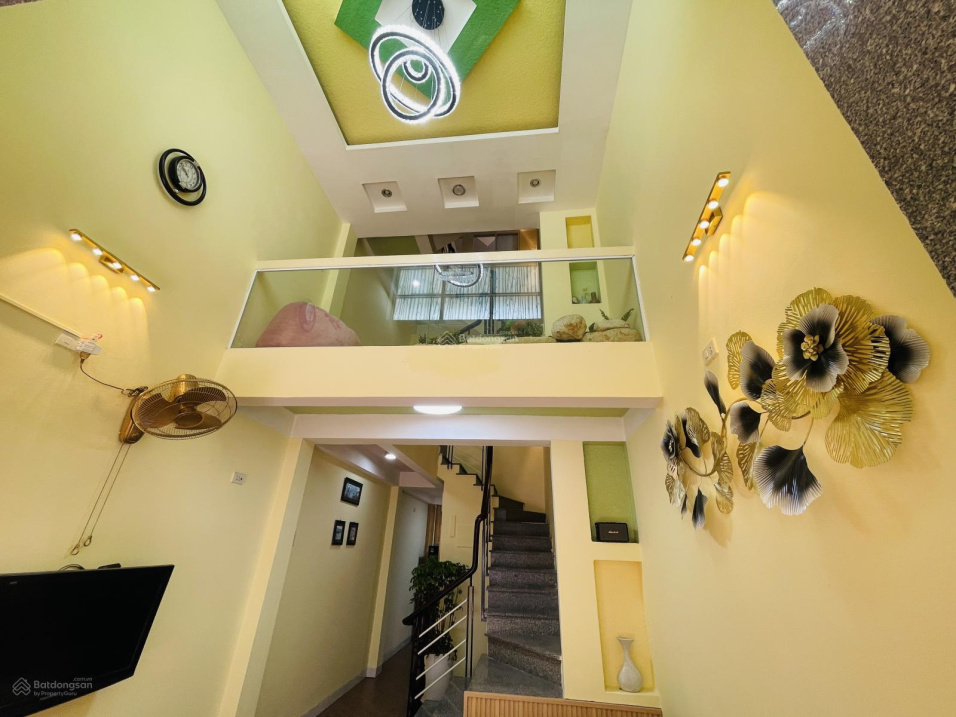 Bán nhà 3 tầng + tum 32m2 hẻm Hàn Thuyên, cách biển Trần Phú chỉ 3' đi bộ 5