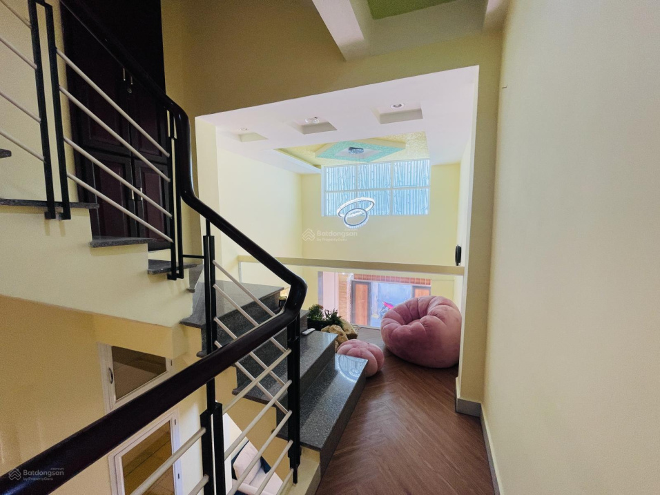 Bán nhà 3 tầng + tum 32m2 hẻm Hàn Thuyên, cách biển Trần Phú chỉ 3' đi bộ 7