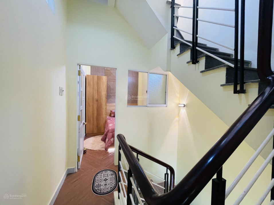 Bán nhà 3 tầng + tum 32m2 hẻm Hàn Thuyên, cách biển Trần Phú chỉ 3' đi bộ 10