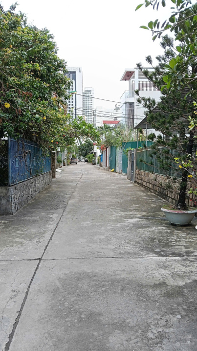 Đất mặt tiền đường Dương Hiến Quyền thông Điện Biên Phủ dt 106.6m2 ngang 6,6m cách biển 300m 2