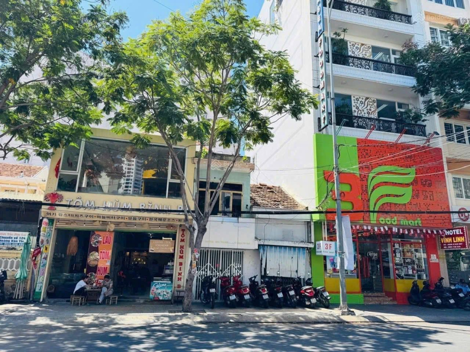 Bán đất tặng nhà mặt tiền đường Pasteur ngang đẹp 5.6m, trung tâm Nha Trang - Cách biển chỉ 100m