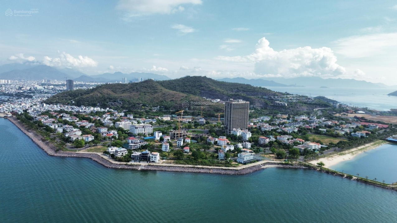 Bán biệt thự VIP trực diện bãi tắm KĐT biển An Viên, 300m2, nhà 4 tầng, full nội thất, sổ lâu dài