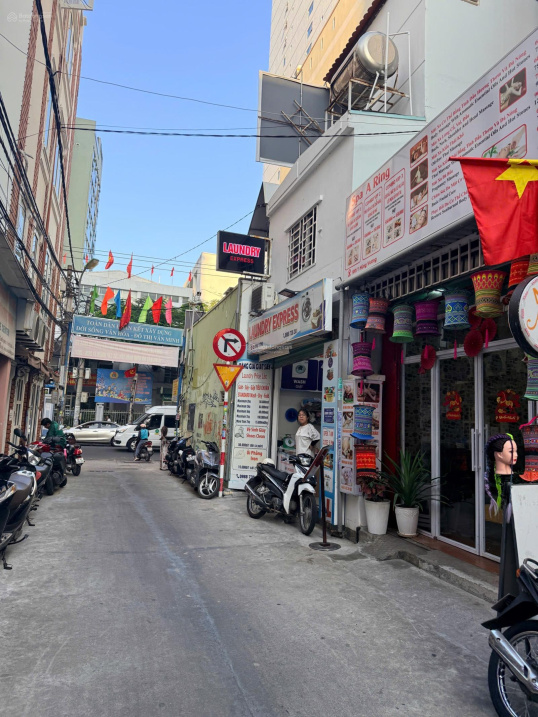 Nhà 3 tầng hẻm oto thông Hùng Vương phố Tây Nha Trang