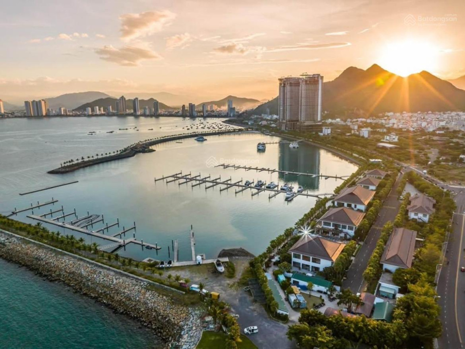 Đất Vĩnh Hoà gần bến du thuyền