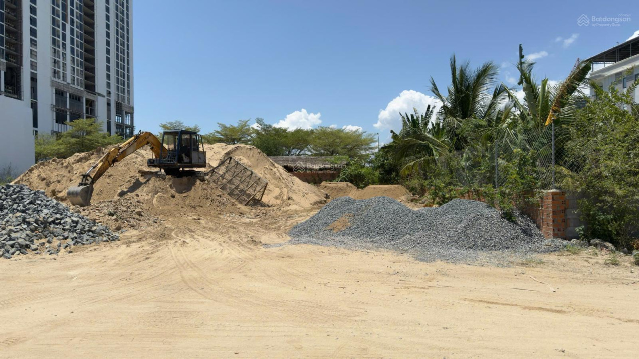 Bán lô đất biệt thự biển, vị trí đẹp, đường 26m, KĐT mới Vĩnh Hoà, Nha Trang, 299,4m2 - 53trđ/m2