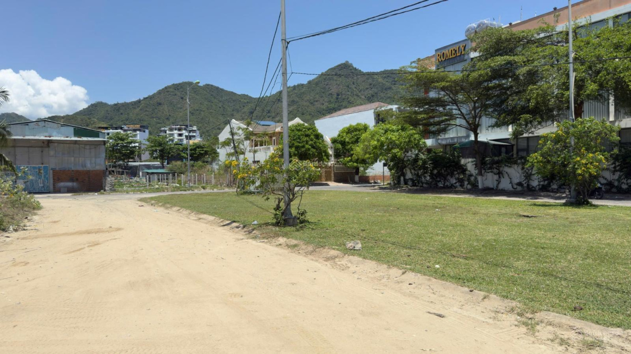 Bán lô đất biệt thự biển, vị trí đẹp, đường 26m, KĐT mới Vĩnh Hoà, Nha Trang, 299,4m2 - 53trđ/m2 4